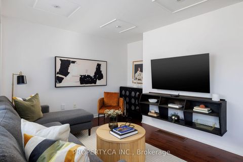 Photo 19 at 42 West Oak Crescent, Pelmo Park W4, Toronto