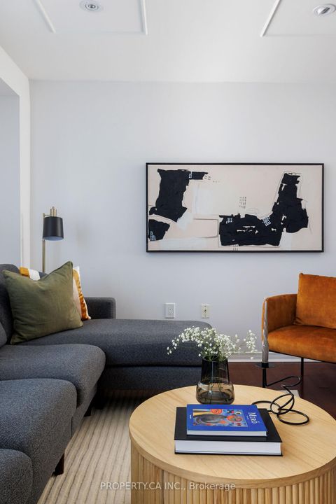 Photo 20 at 42 West Oak Crescent, Pelmo Park W4, Toronto