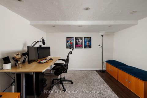 Photo 31 at 42 West Oak Crescent, Pelmo Park W4, Toronto