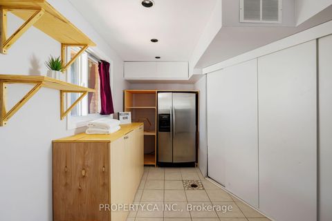 Photo 34 at 42 West Oak Crescent, Pelmo Park W4, Toronto