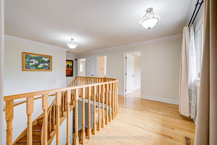 Photo 21 at 1337 Peartree Circle, GA Glen Abbey, Oakville