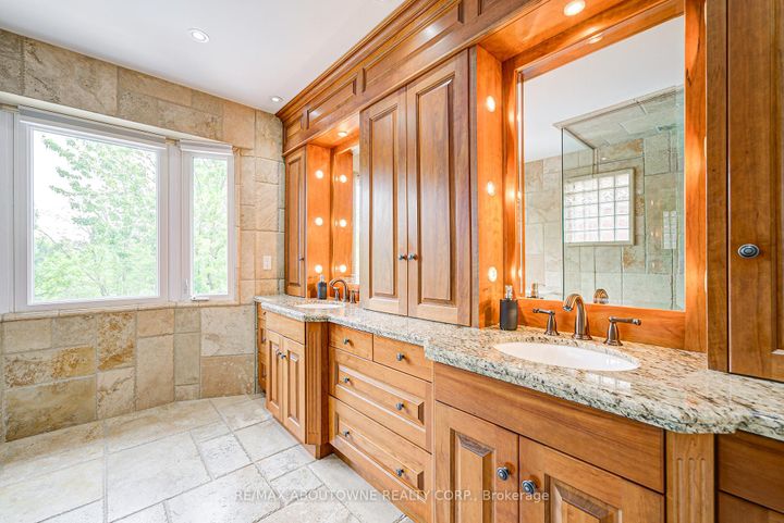 Photo 32 at 1337 Peartree Circle, GA Glen Abbey, Oakville