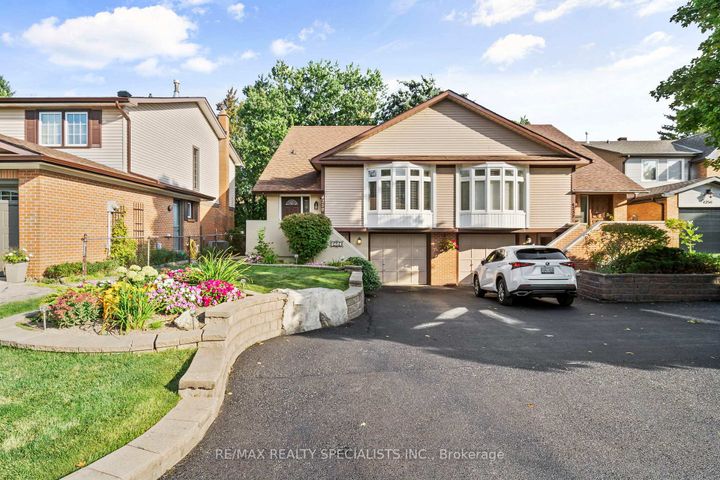 Photo 0 at 4250 Jefton Crescent, Erin Mills, Mississauga