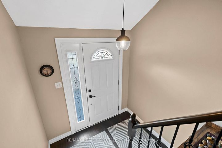 Photo 3 at 4250 Jefton Crescent, Erin Mills, Mississauga