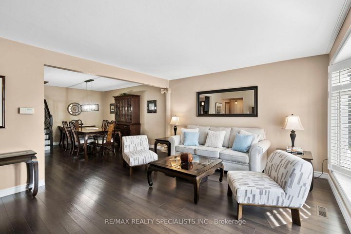 Photo 6 at 4250 Jefton Crescent, Erin Mills, Mississauga