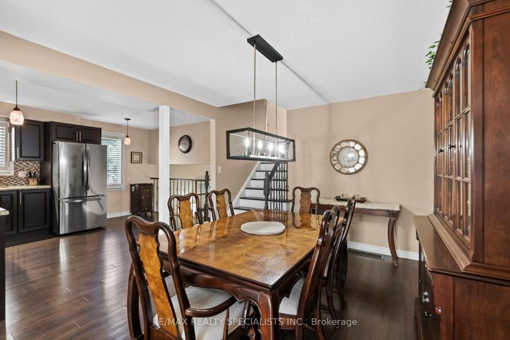 Photo 8 at 4250 Jefton Crescent, Erin Mills, Mississauga