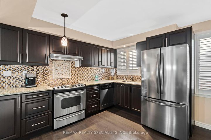 Photo 10 at 4250 Jefton Crescent, Erin Mills, Mississauga