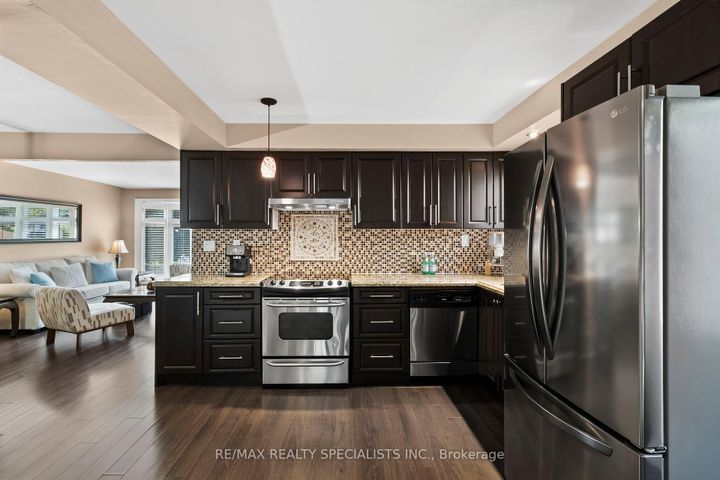 Photo 11 at 4250 Jefton Crescent, Erin Mills, Mississauga