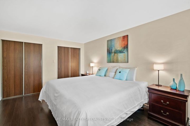 Photo 14 at 4250 Jefton Crescent, Erin Mills, Mississauga