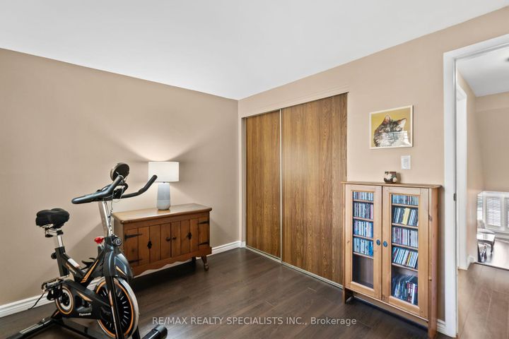 Photo 17 at 4250 Jefton Crescent, Erin Mills, Mississauga