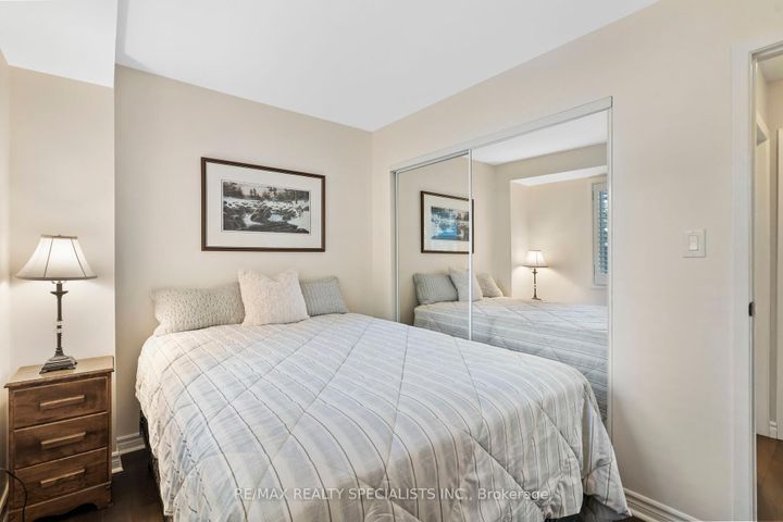 Photo 23 at 4250 Jefton Crescent, Erin Mills, Mississauga