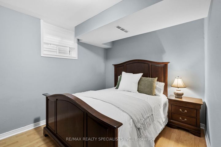 Photo 30 at 4250 Jefton Crescent, Erin Mills, Mississauga