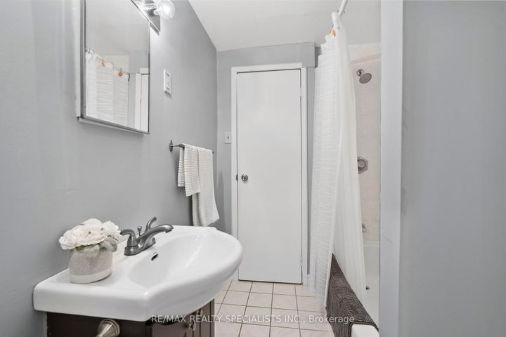 Photo 32 at 4250 Jefton Crescent, Erin Mills, Mississauga