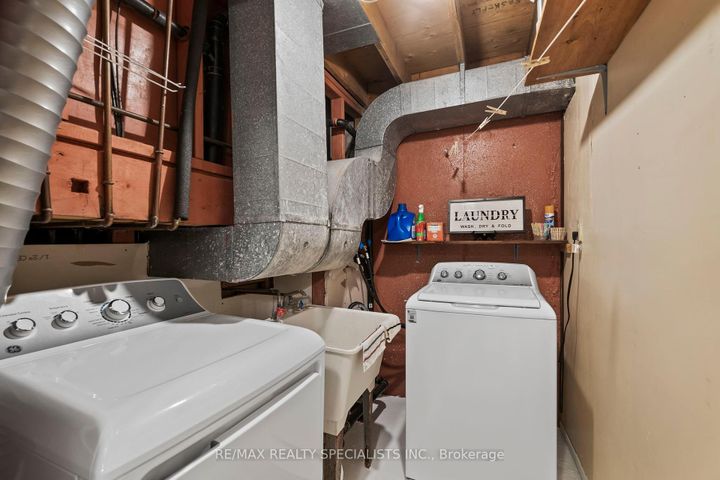 Photo 33 at 4250 Jefton Crescent, Erin Mills, Mississauga