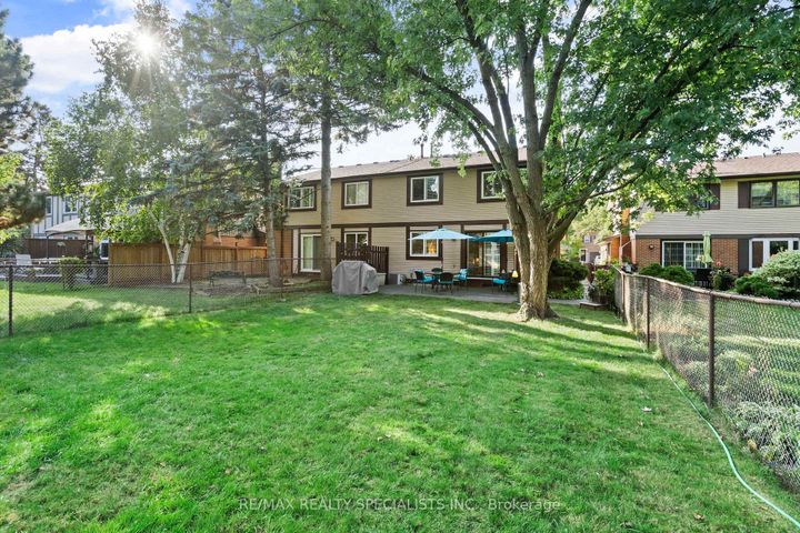 Photo 38 at 4250 Jefton Crescent, Erin Mills, Mississauga
