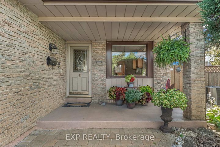 Photo 4 at 2930 Oslo Crescent, Meadowvale, Mississauga