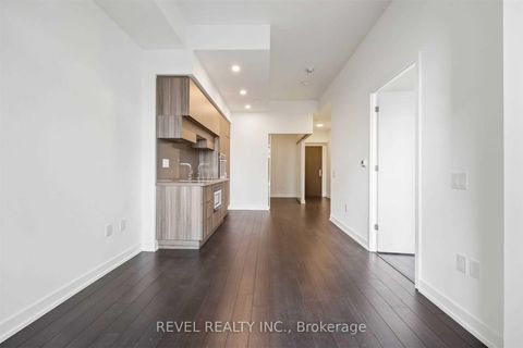 Photo 9 at 1210 - 39 Roehampton Avenue, Mount Pleasant West, Toronto