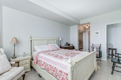 Photo 16 at 519 - 2511 Lakeshore Road W, BR Bronte, Oakville