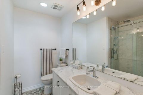Photo 17 at 519 - 2511 Lakeshore Road W, BR Bronte, Oakville