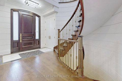 Photo 2 at 10 Jocelyn Crescent, Don Mills, Toronto