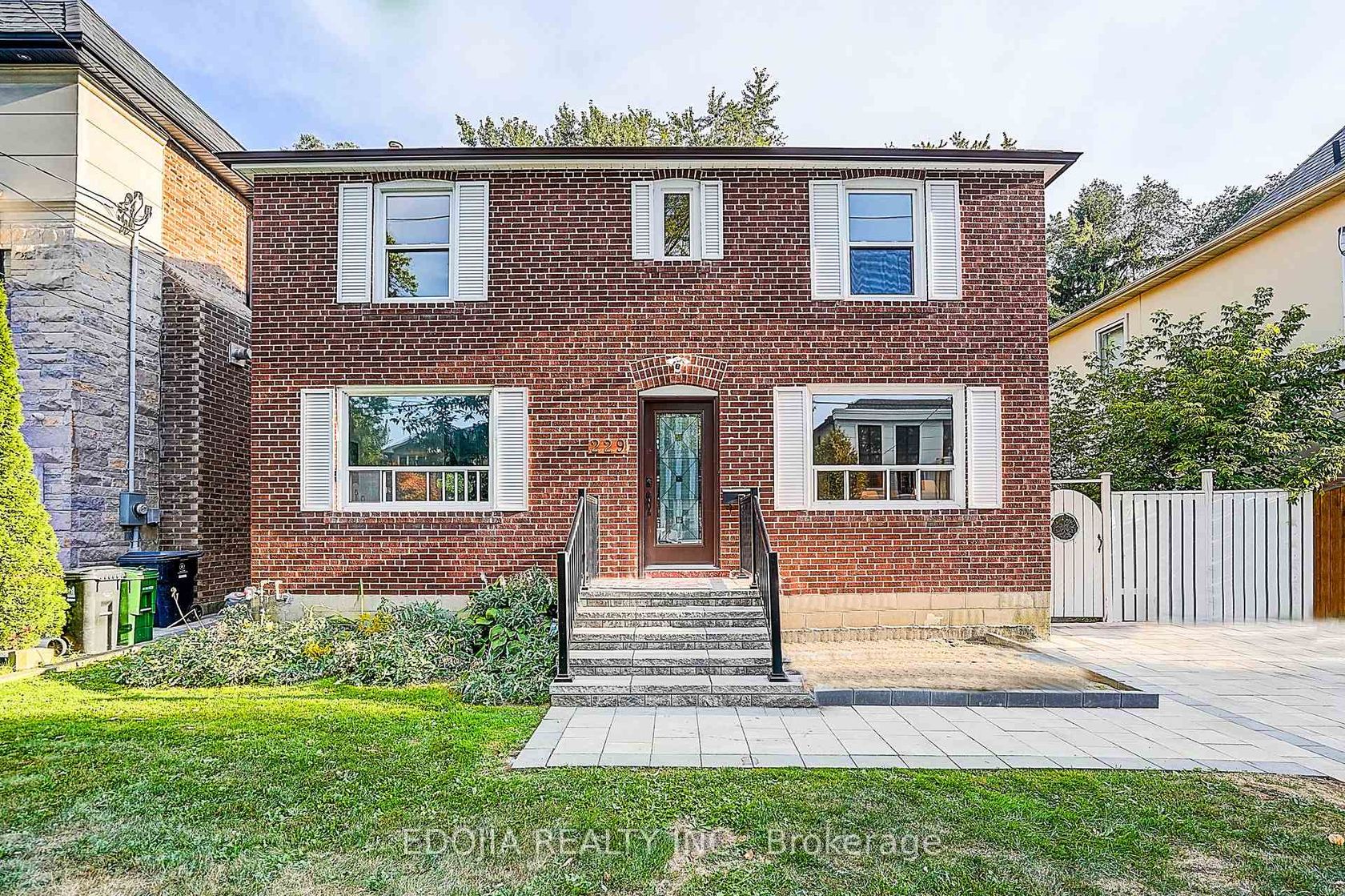 229 Empress Avenue, Willowdale East, Toronto 
