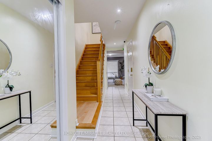 Photo 5 at 113 Wilkes Crescent, Birchmount, Toronto