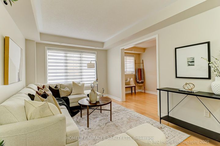 Photo 7 at 113 Wilkes Crescent, Birchmount, Toronto