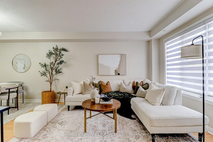 Photo 8 at 113 Wilkes Crescent, Birchmount, Toronto