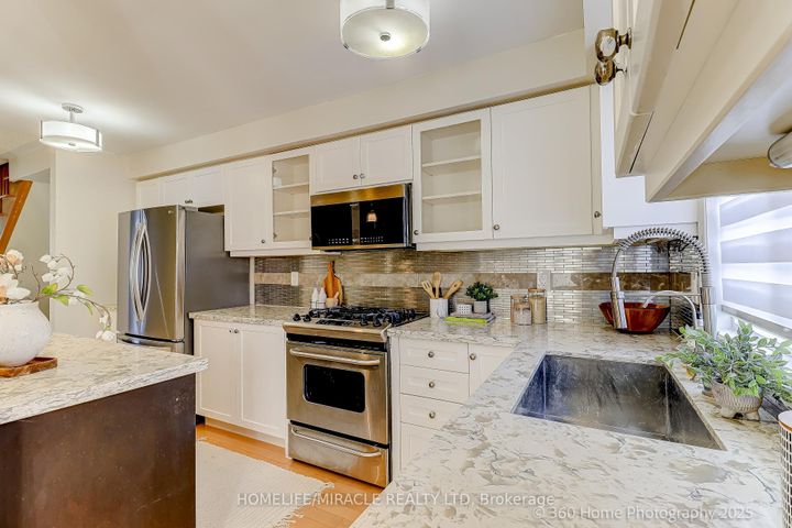 Photo 12 at 113 Wilkes Crescent, Birchmount, Toronto
