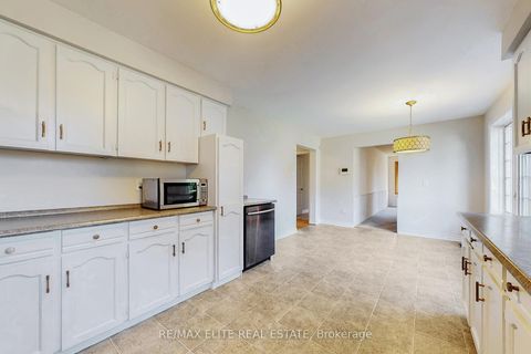 Photo 9 at 61 Beaufort Hills Road, Oak Ridges, Richmond Hill