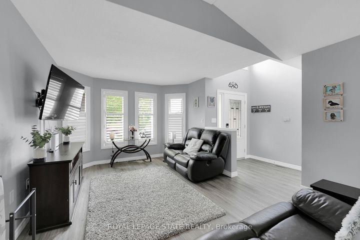 Photo 5 at 171 Gatestone Drive, Stoney Creek Mountain, Hamilton