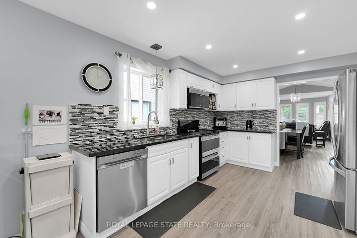 Photo 13 at 171 Gatestone Drive, Stoney Creek Mountain, Hamilton