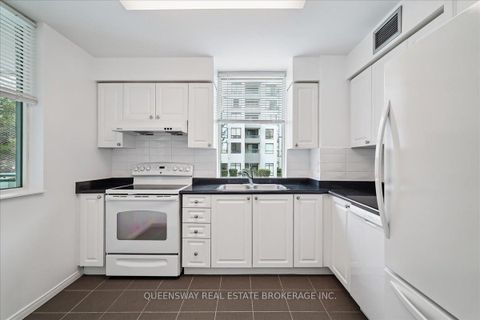 Photo 9 at 200 - 28 Pemberton Avenue, Newtonbrook East, Toronto