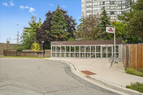 Photo 24 at 200 - 28 Pemberton Avenue, Newtonbrook East, Toronto