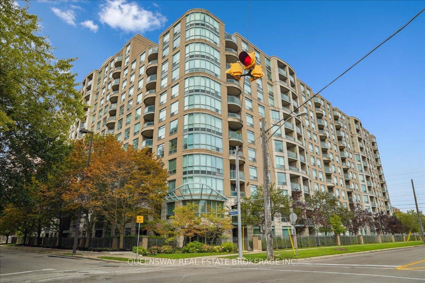 200 - 28 Pemberton Avenue, Newtonbrook East, Toronto 
