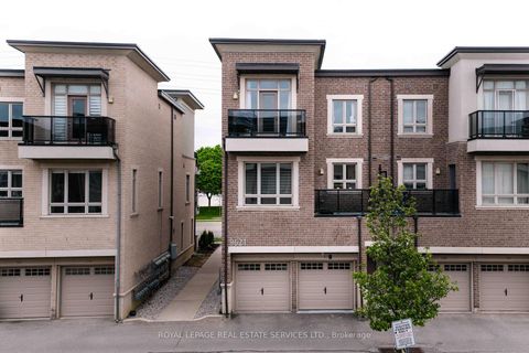 Photo 1 at 13 - 9621 Jane Street, Maple, Vaughan
