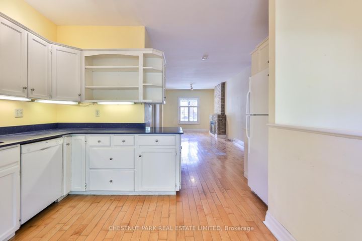 Photo 4 at 52 Craighurst Avenue, Lawrence Park South, Toronto