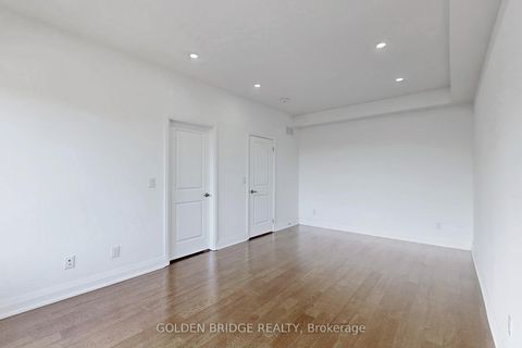 Photo 11 at 21 Persica Street, Oak Ridges, Richmond Hill