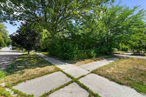 Photo 4 at 50 Apache Trail, Pleasant View, Toronto