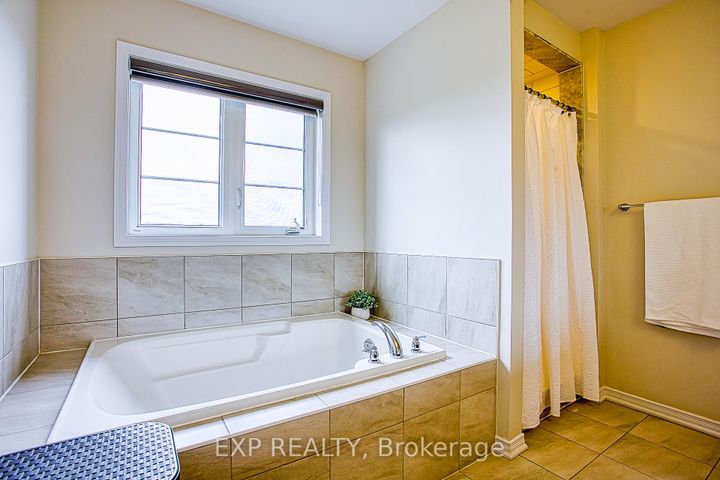 Photo 25 at 12 Midhurst Heights, Stoney Creek Mountain, Hamilton