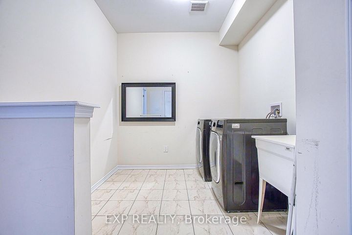Photo 32 at 12 Midhurst Heights, Stoney Creek Mountain, Hamilton