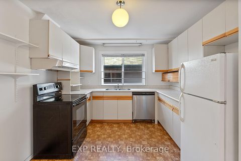 Photo 12 at 160 Varsity Road, Lambton Baby Point, Toronto