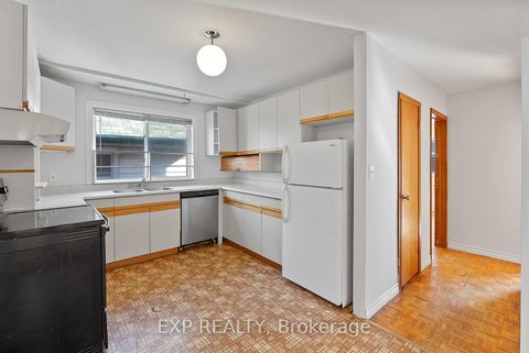 Photo 13 at 160 Varsity Road, Lambton Baby Point, Toronto