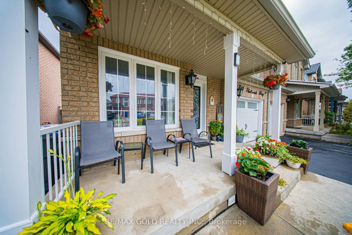 Photo 3 at 11 Flatlands Way, Wellington, Brampton