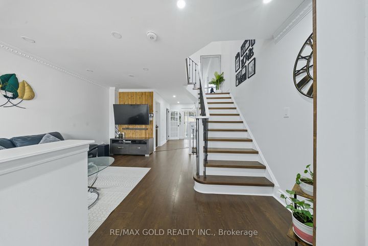 Photo 5 at 11 Flatlands Way, Wellington, Brampton