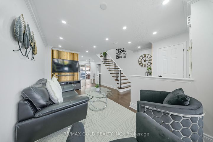 Photo 7 at 11 Flatlands Way, Wellington, Brampton