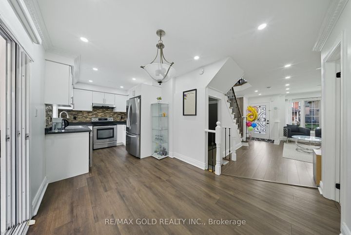 Photo 8 at 11 Flatlands Way, Wellington, Brampton