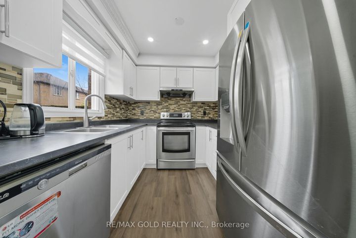 Photo 9 at 11 Flatlands Way, Wellington, Brampton