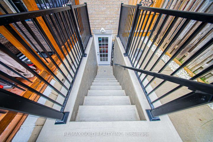 Photo 17 at 11 Flatlands Way, Wellington, Brampton