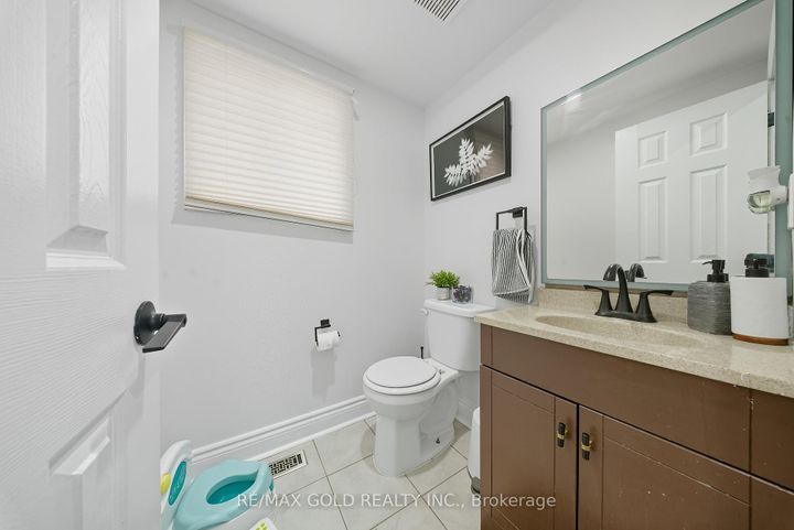 Photo 23 at 11 Flatlands Way, Wellington, Brampton